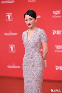阿娇上影节红毯造型显臃肿，时尚造型的得失与反思