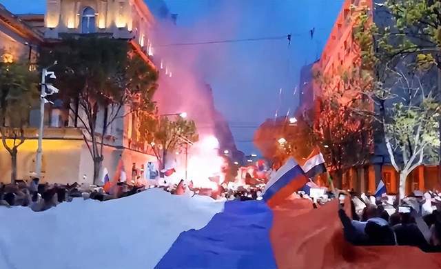 塞尔维亚首都爆发大规模抗议活动